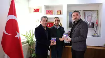 Kitaplarından elde ettiği geliri şehit ailelerine bağışlıyor