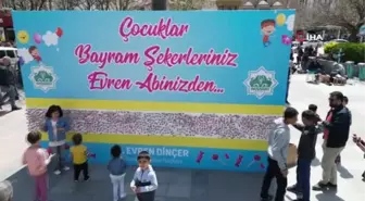 Aksaray Belediyesi'nden çocuklara bayrak şekeri standı