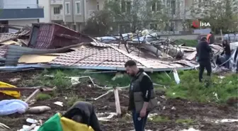 Deprem bölgesini fırtına vurdu, çatılar ve konteyner uçtu: 1 ölü, 4 yaralı