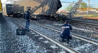 İtalya'da yük treni raydan çıktı