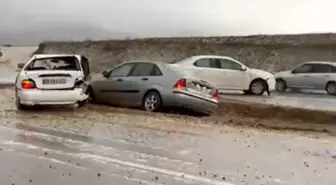 12 kişinin yaralandığı zincirleme kaza cep telefonu kamerasında: 6 araç böyle çarpıştı