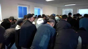 Prag'da Müslümanlar Süleymaniye Cami'de Bayram Namazı Kıldı