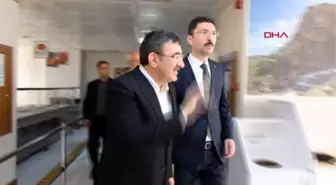 CEVDET YILMAZ, BİNGÖL'DE YURTTA KALAN DEPREMZEDELERLE BAYRAMLAŞTI