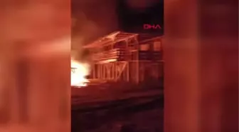 Antalya'da Yangında 4 Çardak Küle Döndü, 1i Hasar Gördü