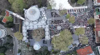 Eyüp Sultan Camii'nde bayram coşkusu böyle görüntülendi