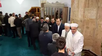 Oltulular Tarihi Aslanpaşa Camii'nde bayramlaştı