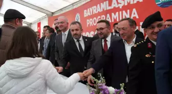 Rize'de bayramlaşma töreninde vatandaşlar bir araya geldi