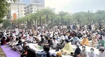 Tayland'da bayram namazına yoğun ilgi