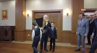 Sivas Valisi Yılmaz Şimşek, Minik Vali'ye makamını devretti