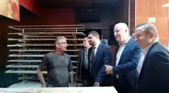 AK Parti Milletvekili adayı Yahya Çelik Sultanbeyli esnafını ziyaret etti