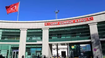 Bayram tatilinde Sarp Sınır Kapısı'nda turizm yoğunluğu yaşandı