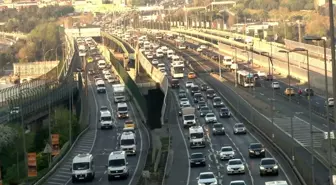 Haftanın ilk iş günü trafik yoğunluğu yaşanıyor