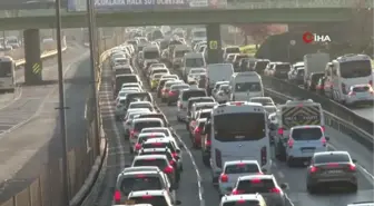 Haftanın ilk iş günü trafik yoğunluğu yaşanıyor