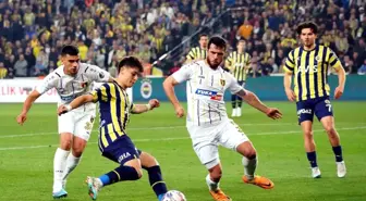 Spor Toto Süper Lig: Fenerbahçe: 1 İstanbulspor: 0 (İlk yarı)