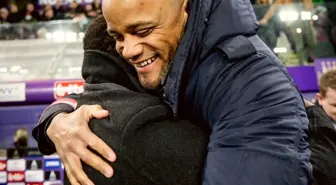 Vincent Kompany, İngiltere Championship'de yılın menajeri seçildi