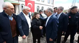 Başkan Büyükkılıç Sarıoğlan'da konuştu: 'Sizlerin hizmetkarıyız'