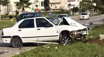Samsunda otomobil refüjdeki aydınlatma direğine çarptı: 1 yaralı
