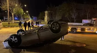 Gelibolu'da takla atan otomobildeki 2 kişi yaralandı