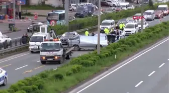 RİZE'DE TIR'A ÇARPAN MİNİBÜSÜN SÜRÜCÜSÜ YARALANDI