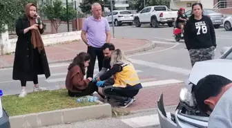 Antalya'da ticari taksi ile otomobil çarpıştı: 2 yaralı