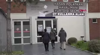 ESKİŞEHİR HASAN POLATKAN HAVAALANI'NDA OY VERME İŞLEMİ BAŞLADI