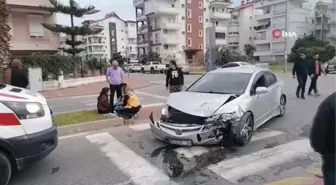 Ticari taksi ile otomobilin çarpıştığı kazada 2 kişi yaralandı