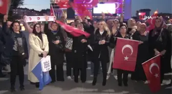 Beykoz, Zeytinburnu ve Eyüpsultan'da yüzlerce vatandaş, AK Parti milletvekili adaylarıyla beraber 2053'e yürüdü