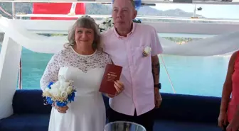 İngiliz Çift Marmaris'te Teknede Evlendi