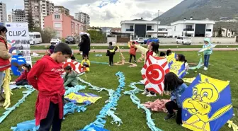 Öğrenciler gökyüzünü uçurtmalarla süsledi