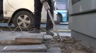 Ankara'da Yeni Nesil Akıllı Otobüs Duraklarına Montaj Devam Ediyor