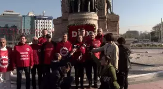 DİSK Taksim Anıtı'na çelenk bıraktı