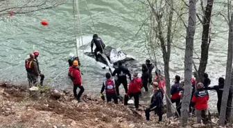 Tunceli'de kayıp gençlerin bulunamadığı otomobil sudan çıkarıldı