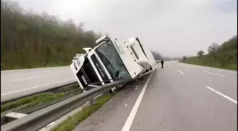 Samsun'da tır devrildi: 2 yaralı