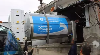 Antalya Büyükşehir Belediyesi, Korkuteli Yelten Tarımsal Kalkınma Kooperatif Başkanlığı'na süt tankı desteği verdi