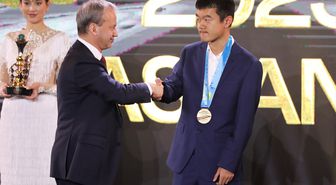 Çinli Ding Liren, FIDE Dünya Satranç Şampiyonası'nı kazandı