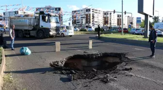 Diyarbakır'da aşırı yağış nedeniyle yol çöktü