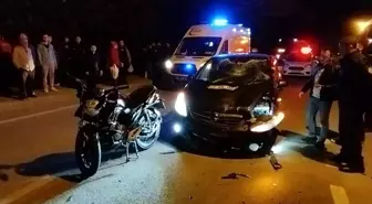 Edirne'de otomobille çarpışan motosikletteki iki kişi yaralandı