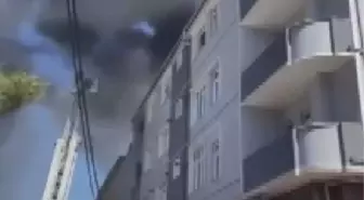 Sultanbeyli'de Apartman Çatısında Yangın Çıktı