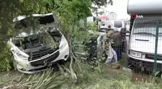 Kontrolden çıkan otomobil yol kenarındaki tel örgülere çarparak durabildi