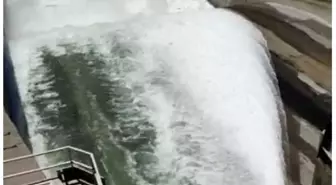 Suyun Tahliyesi İçin Baraj Kapakları Açıldı