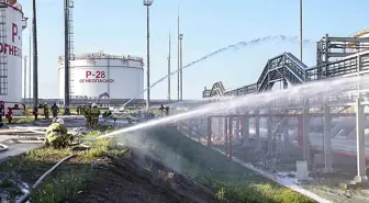 Rusya'da petrol depolama tesisinde yangın