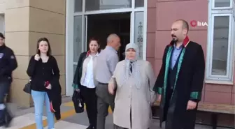 Kızı öldürülen anne karar sonrası gözyaşlarına boğuldu