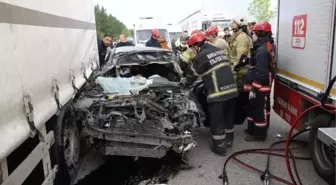 Bursa'da TIR'a arkadan çarpan otomobilde 2 kişi ağır yaralandı