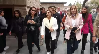 Kılıçdaroğlu'nun eşi Selvi Kılıçdaroğlu Mevlana Müzesi'ni ziyaret etti