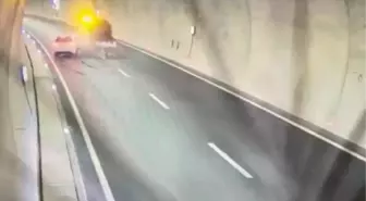 Troya Tüneli'nde Otomobil ve Çekici Çarpıştı: 1 Ölü, 1 Yaralı