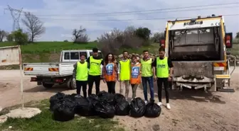 Üniversite öğrencileri Gediz Göleti çevresinde çevre temizliği yaptı
