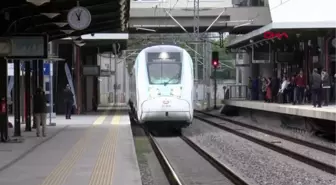 324 YOLCU KAPASİTELİ İLK MİLLİ ELEKTRİKLİ TREN MARMARAY BAKIRKÖY İSTASYONU'NDA