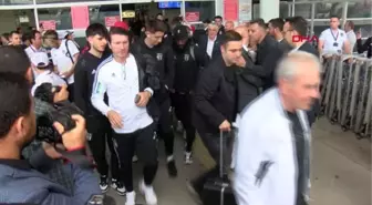 Beşiktaş kafilesine Antalya'da coşkulu karşılama