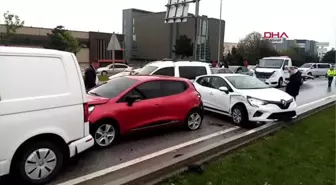 BURSA'DA, 7 ARACIN KARIŞTIĞI ZİNCİRLEME KAZADA 2 YARALI