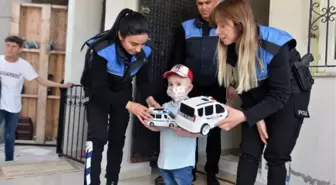 Bağışıklık sistemi yetmezliği hastası çocuk polislerle buluştu